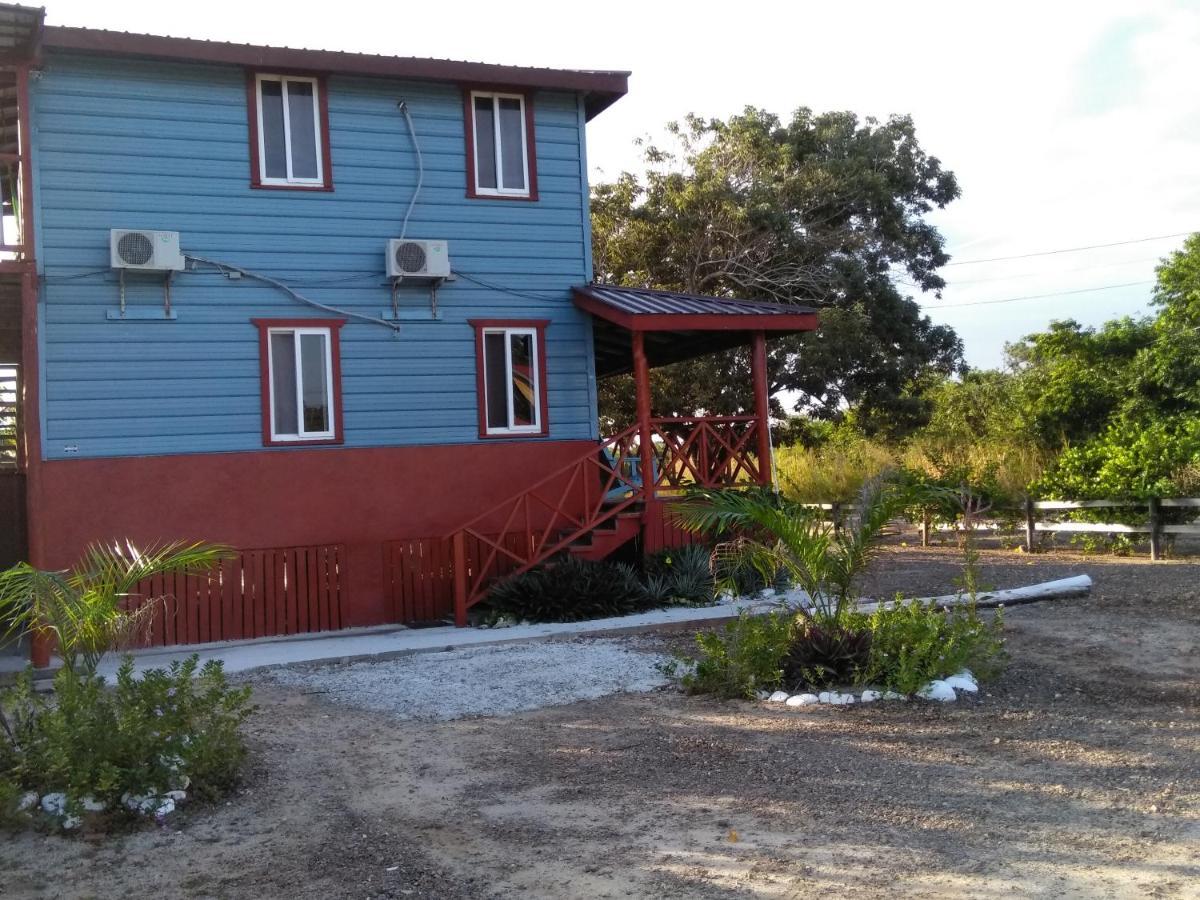 Sugar Patch Inn Hopkins Exterior photo